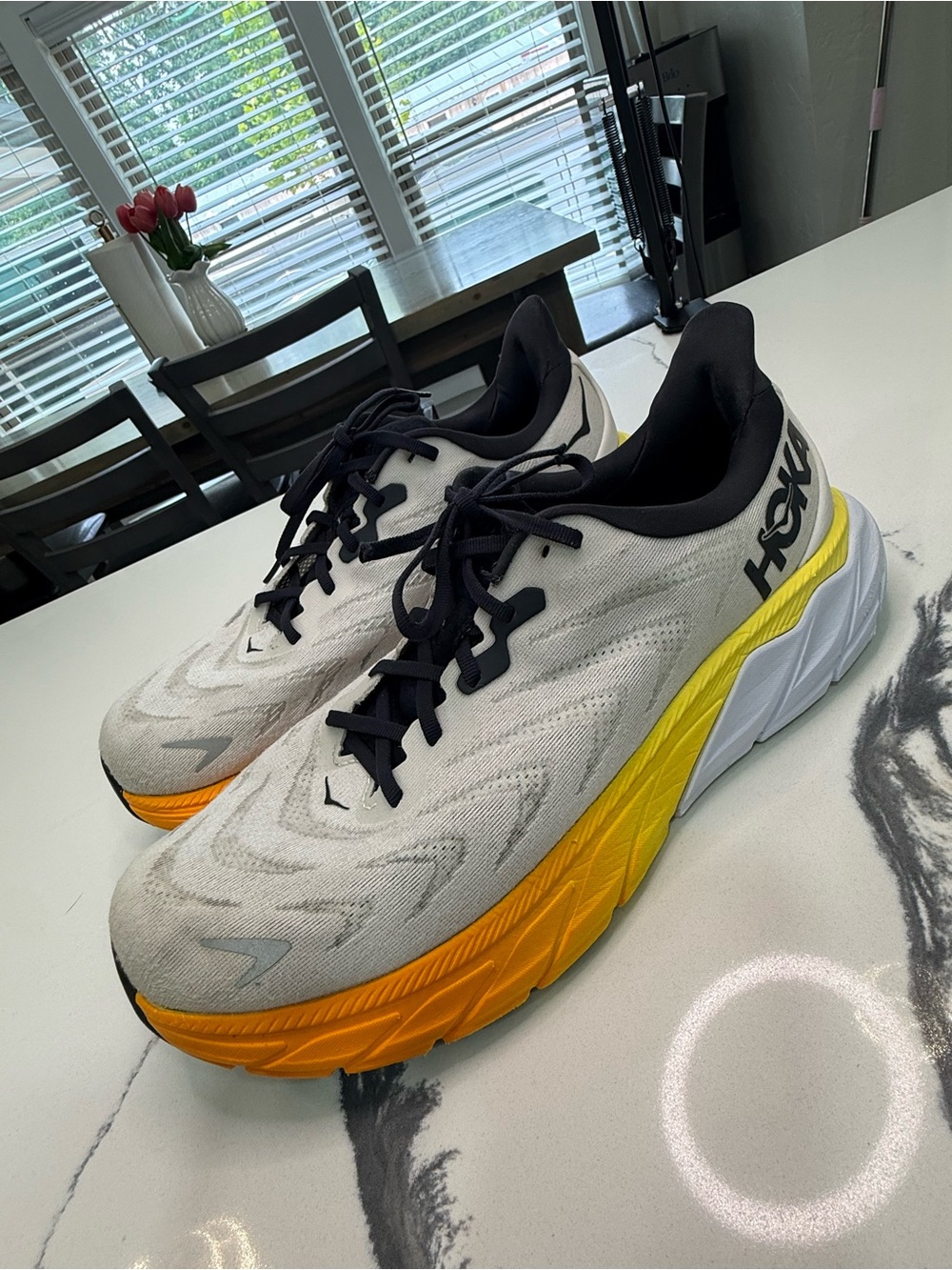 Hoka One One Arahi 6 Running Sneakers Men’s Size 11.5D White Yellow Shoes